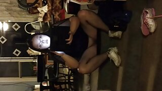 Спокусливі молоді дівчата в обтягуючих шортах смокчуть гарячі секс відео для дорослих пизди один одного - 2022-05-09 00:36:47